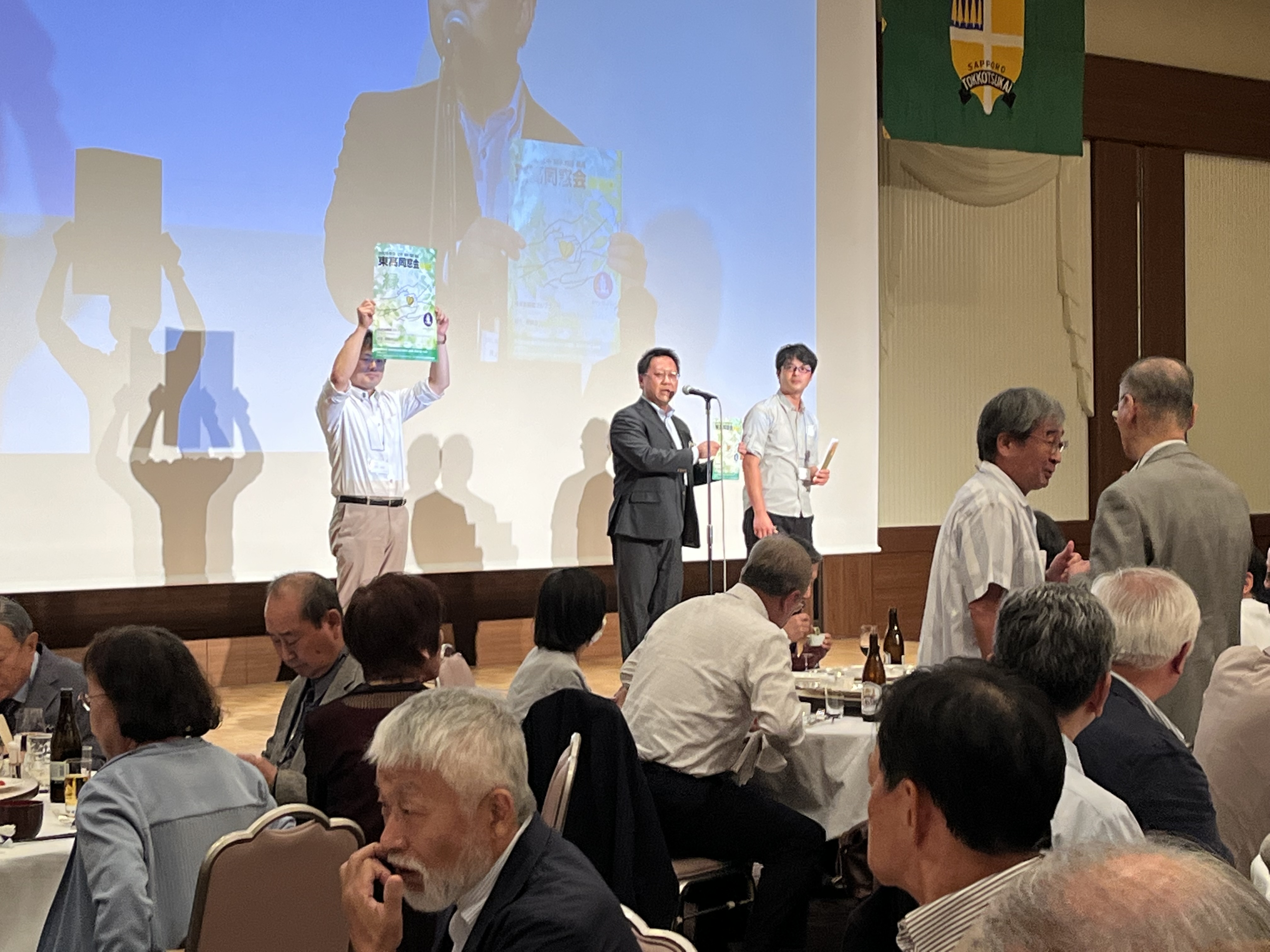 ステージ上の様子と会場