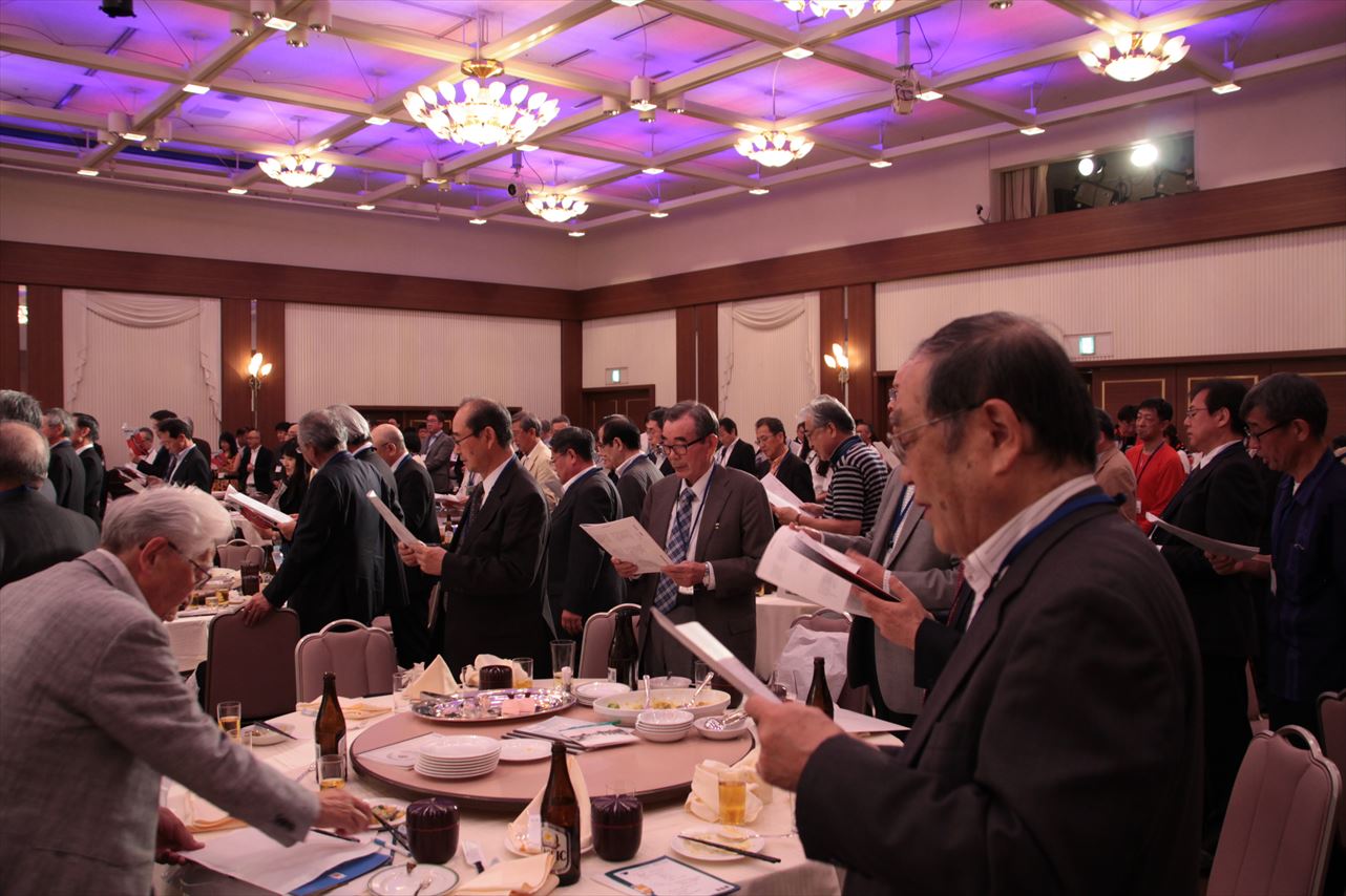 懇親会　校歌 ・応援歌斉唱