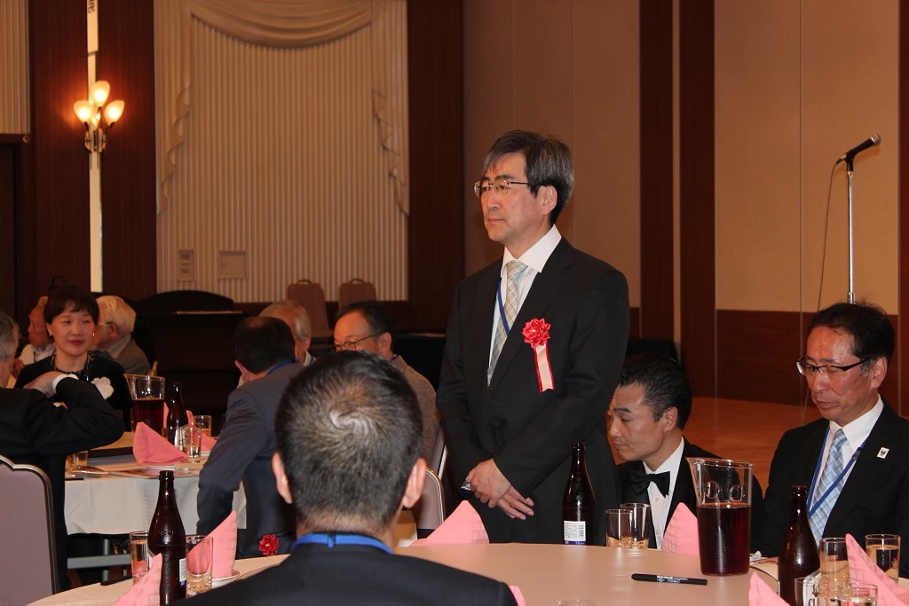 懇親会　恩師紹介 長岡耕一先生